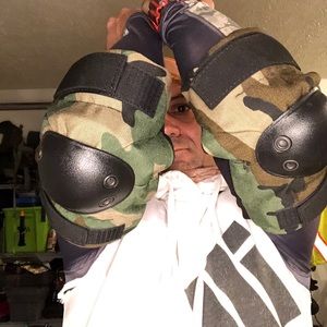 US MADE  Cammo. elbow pads !!